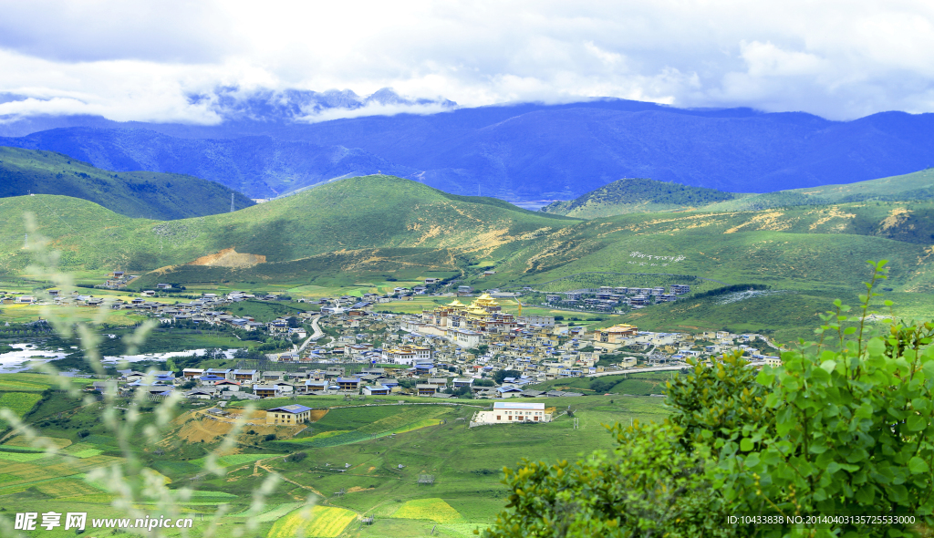 香格里拉县城全景