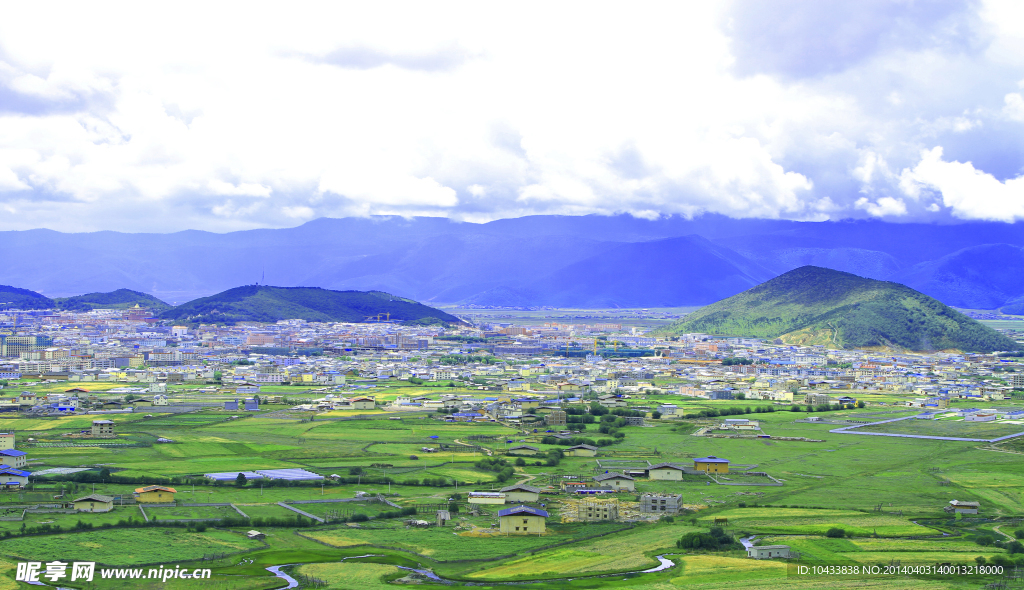 香格里拉县城全景