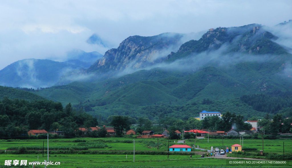 远山云雾