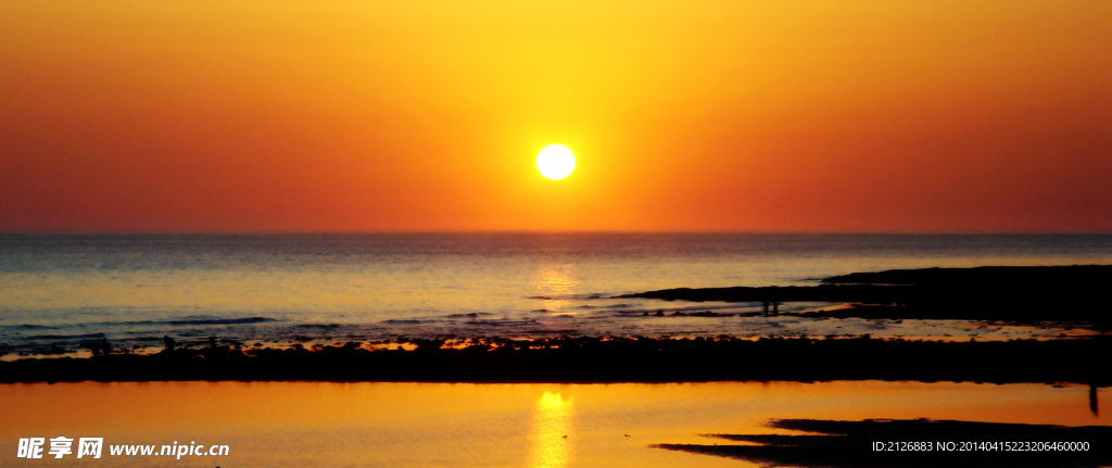 早晨日出太阳海边