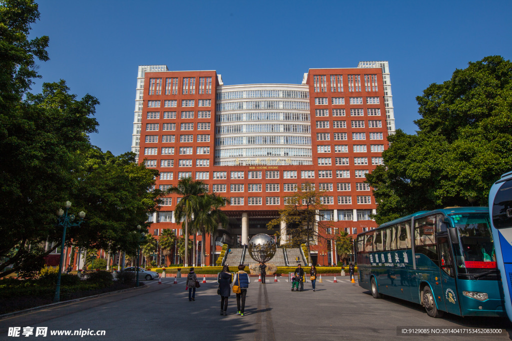 暨南大学