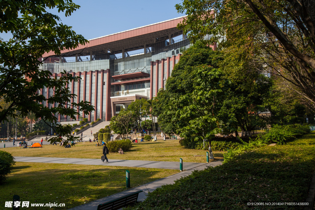 暨南大学