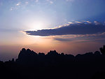 日落山峦云彩