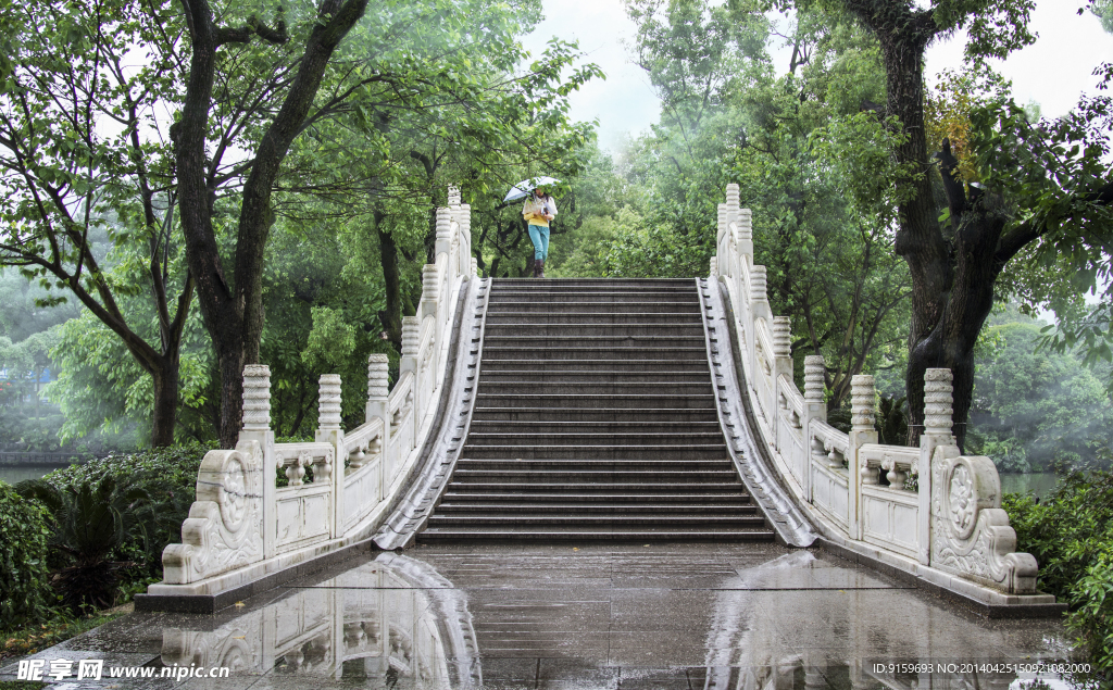 桂林榕湖的石拱桥