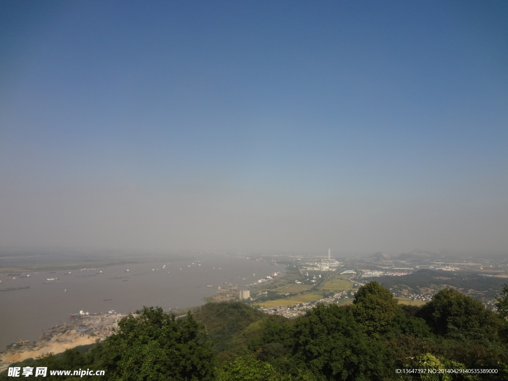 栖霞山 远眺长江