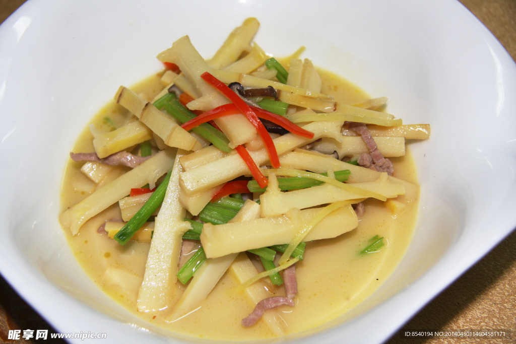 芹菜肉丝炒春笋