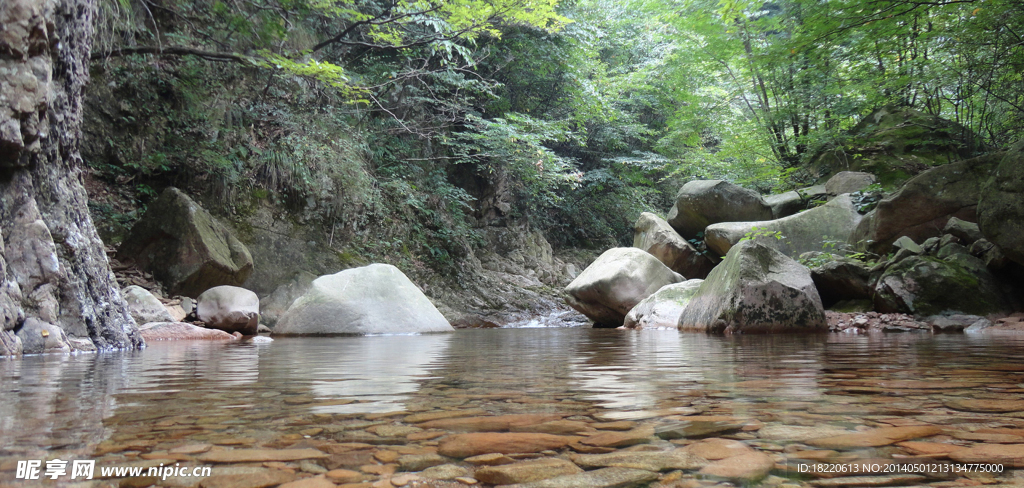 深山小溪