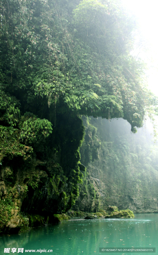 阿依河风光