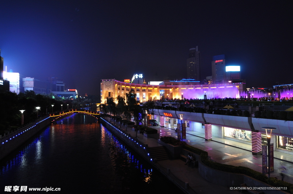 济南商业广场夜景