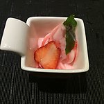 草莓冰淇淋