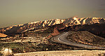 马路山峰美丽风景图片