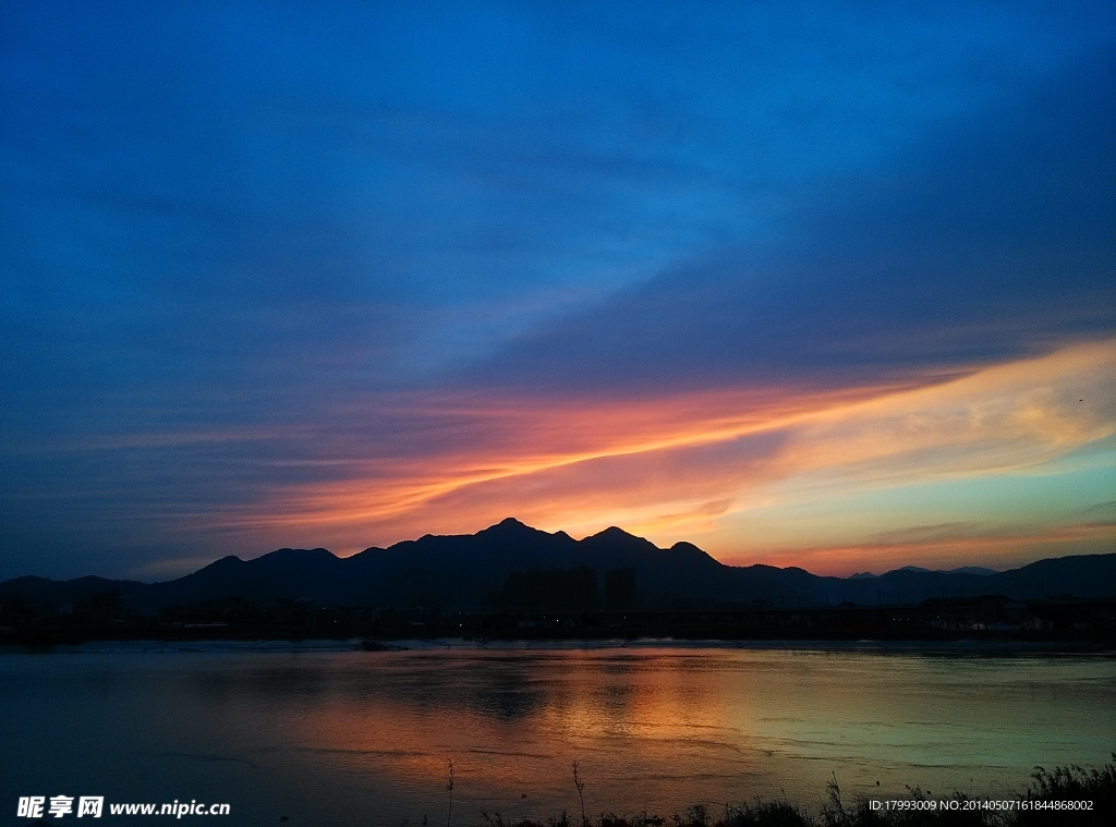 夕阳 彩霞