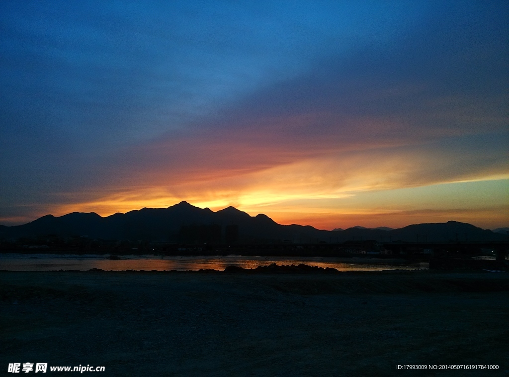 夕阳 彩霞