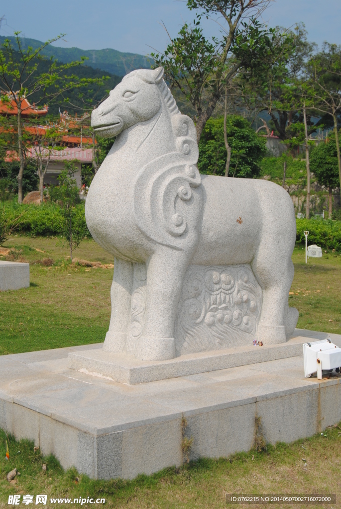 北辰山雕塑 马