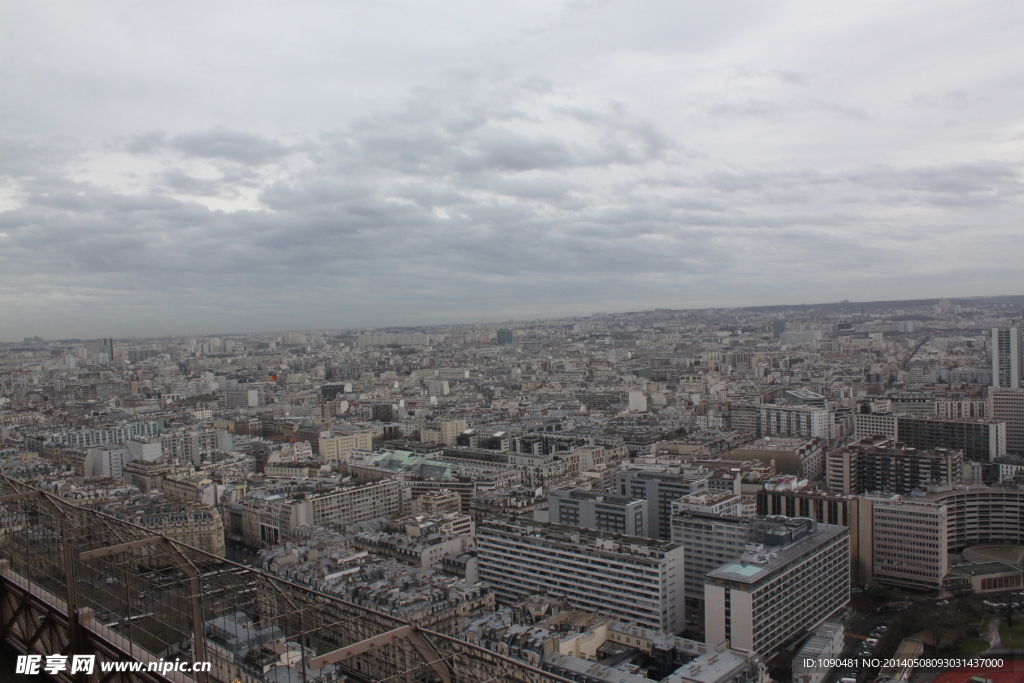艾菲尔铁塔上的巴黎