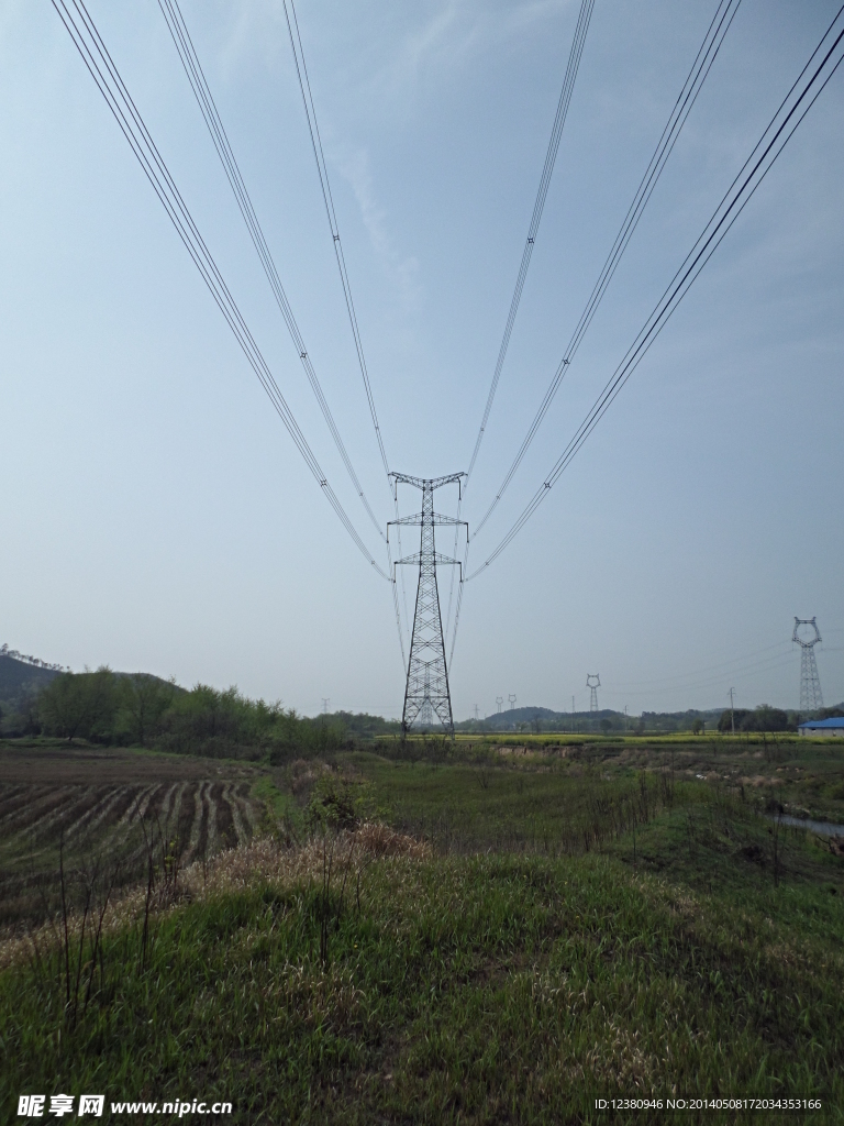 高压电塔