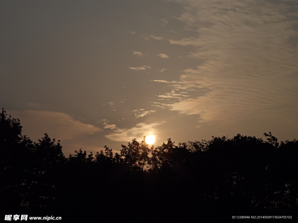 黄昏夕阳西下