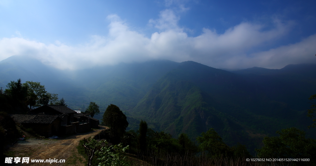 泸定黑沟村