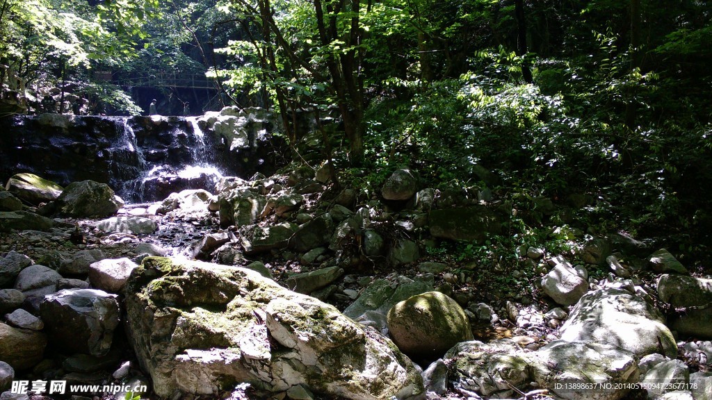 山石水流