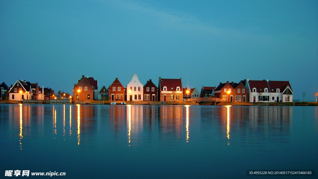 国外夜晚湖边风景