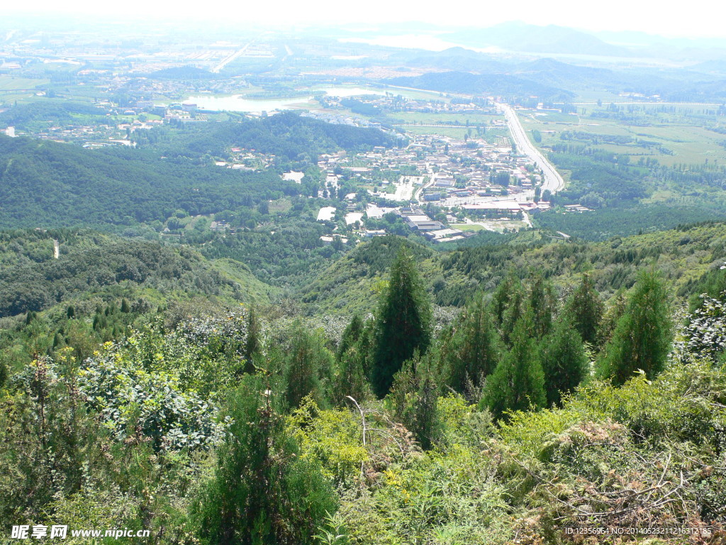 山谷远眺