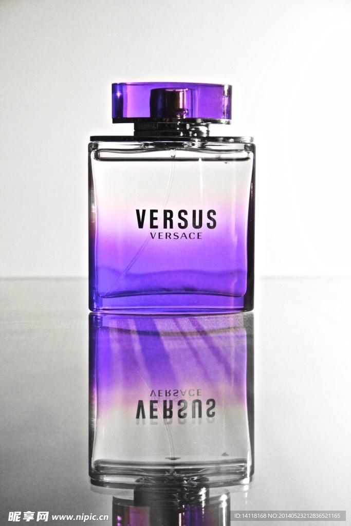 versus香水瓶