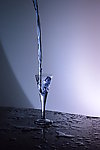 下落的水