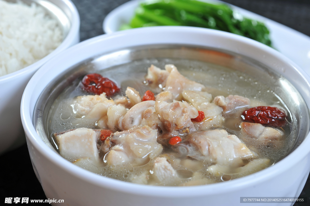 药膳炖鸡汤饭