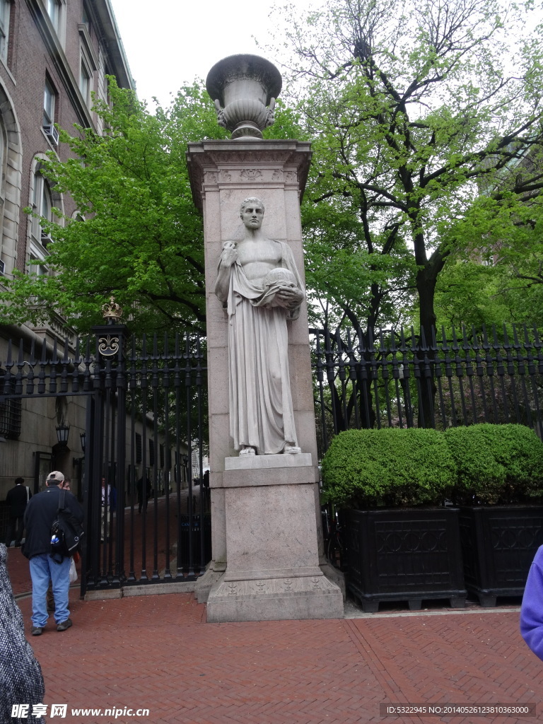 哥伦比亚大学的雕像