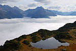 湖泊云海山峰