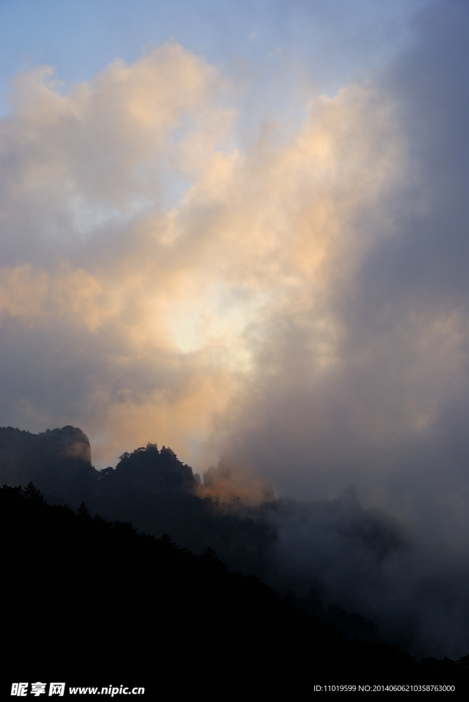 云雾下的黄山