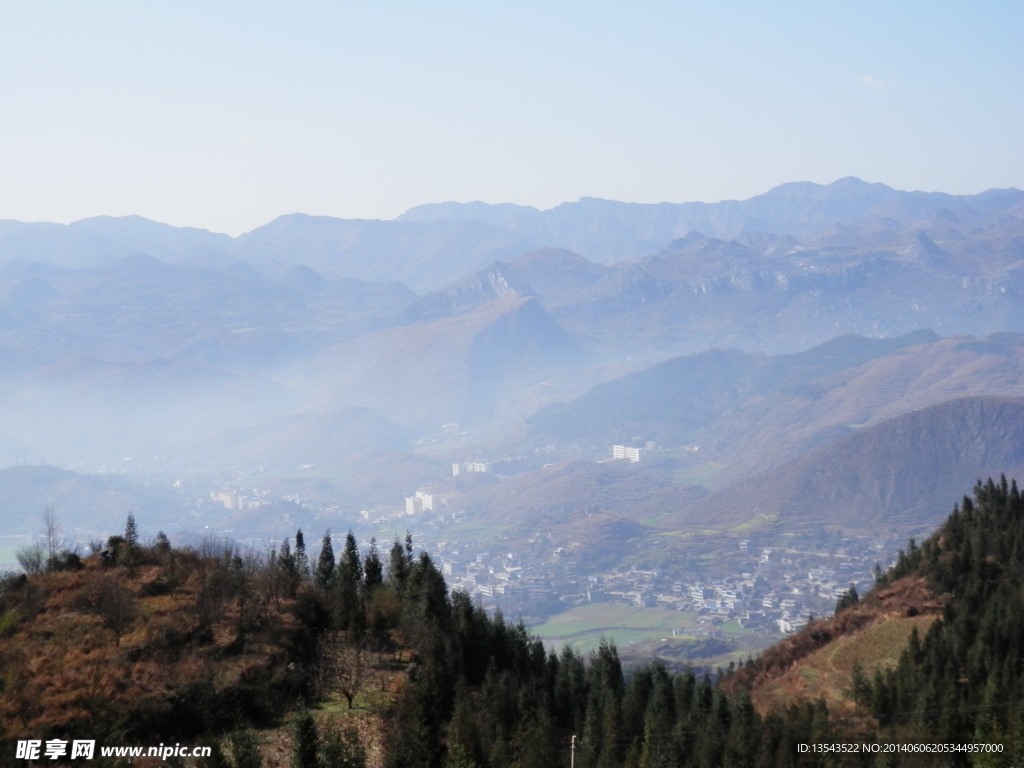 丹霞山（俯瞰水塘）