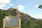 凤凰岭峰恋石景点