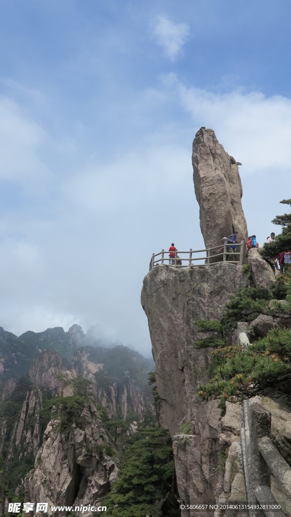 黄山飞来石