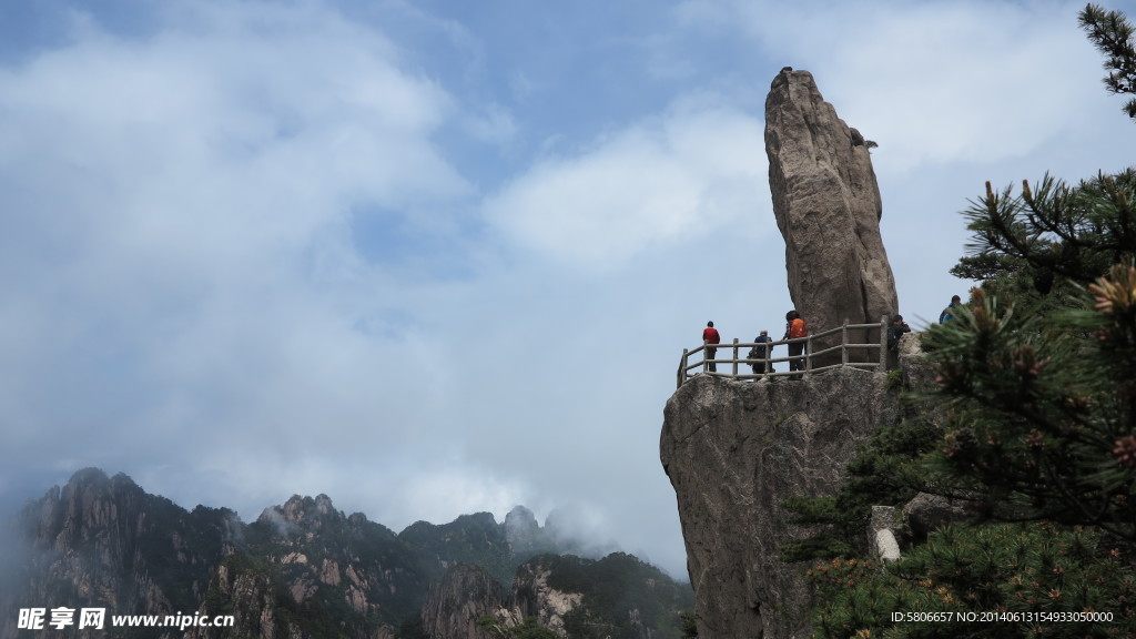 黄山飞来石