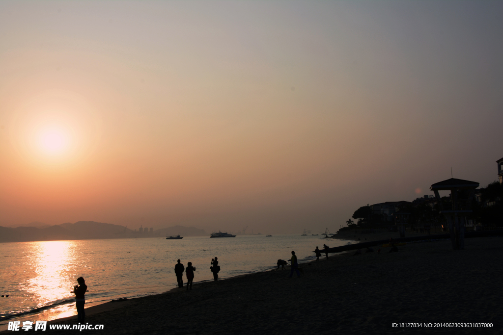 夕阳西下唯美人物剪影