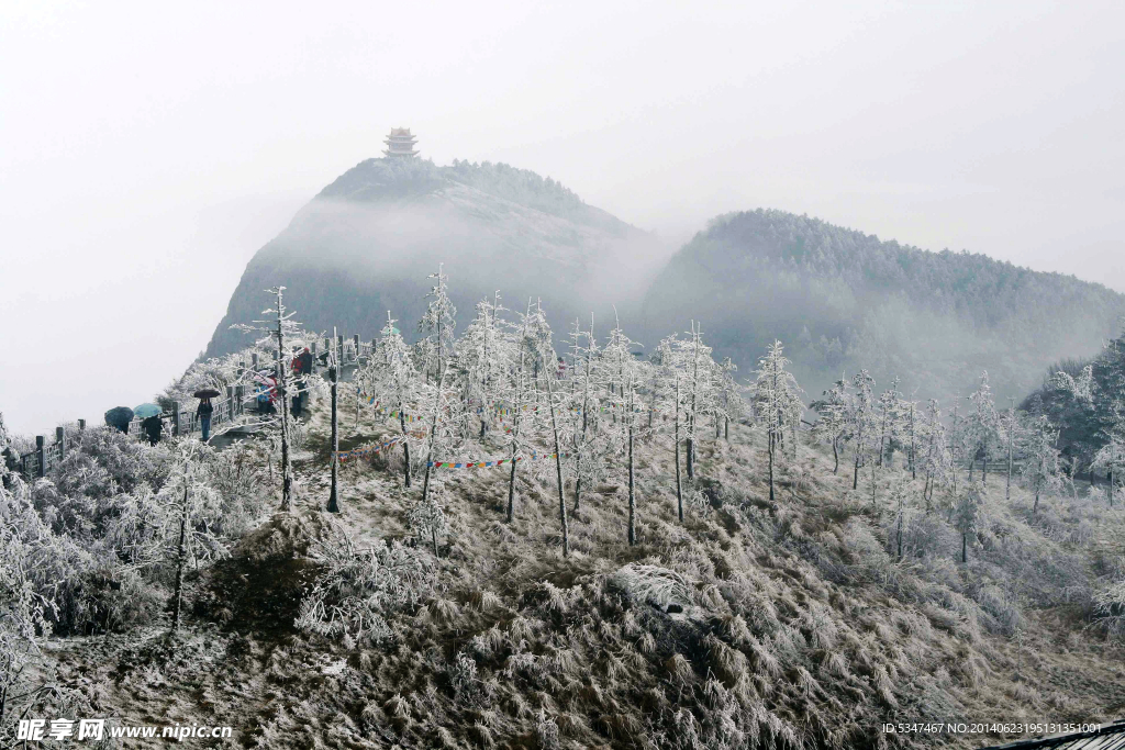峨眉山雪景