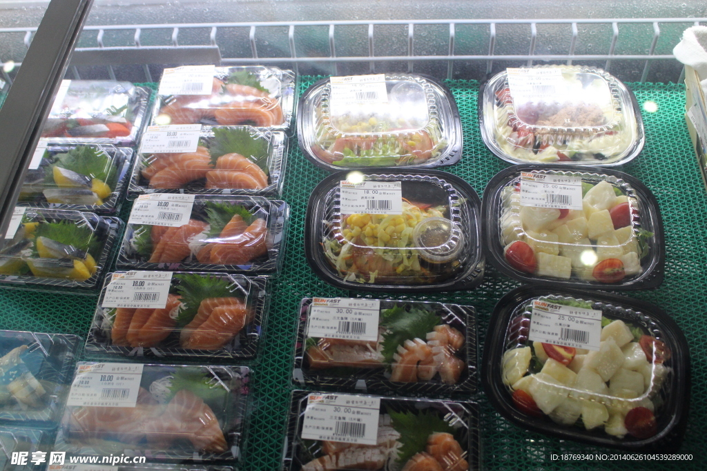 水果沙拉、鱼生寿司图