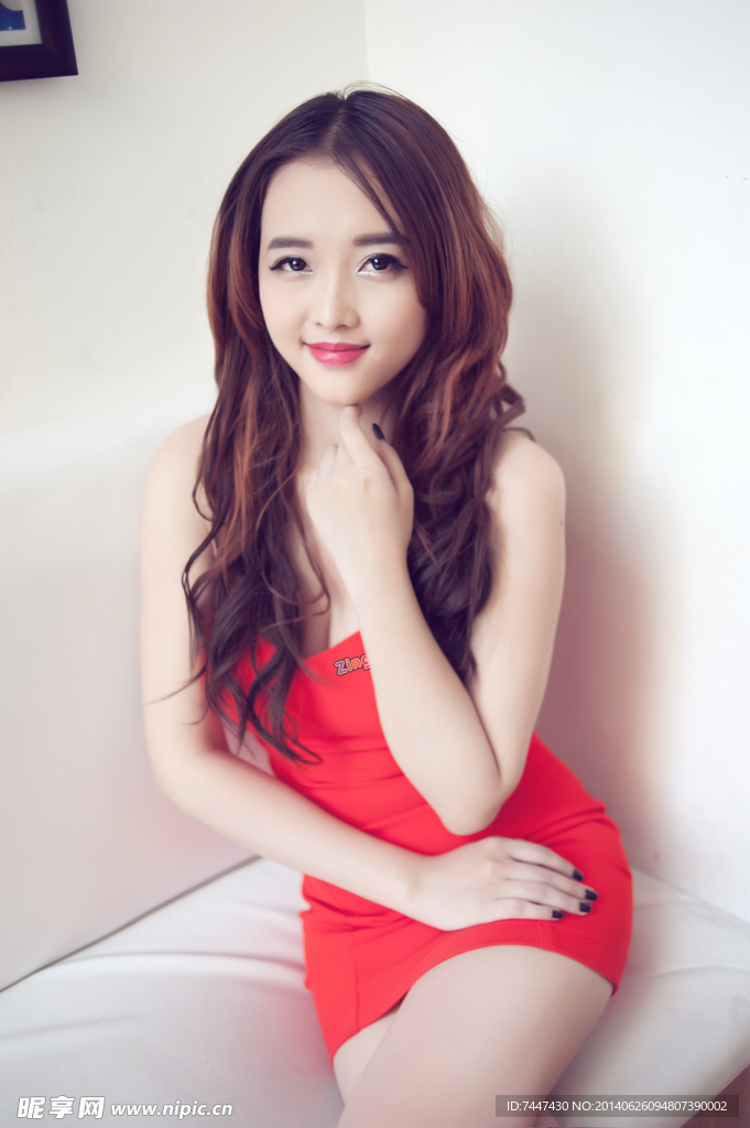 红衣美女