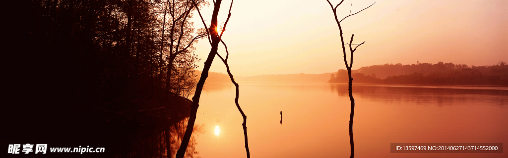 夕阳湖景