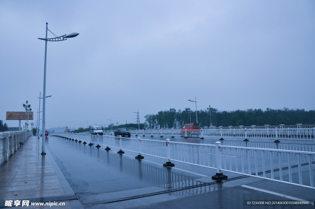 雨后的桥