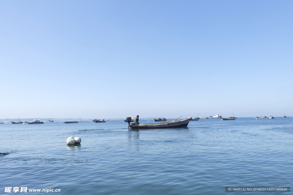 海岛 大海 船只 停泊 