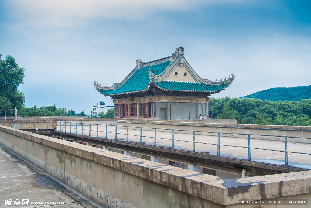 武汉大学
