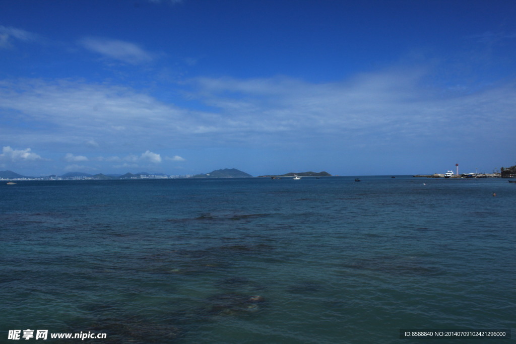 清晨三亚海边夏日风光