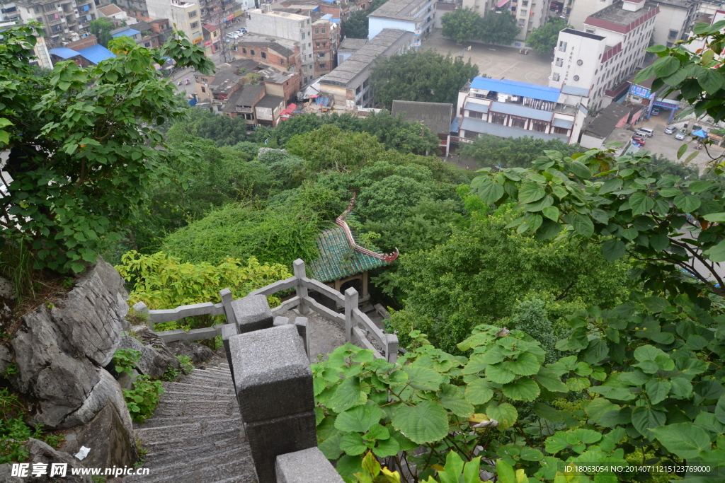 陡峭的登山道