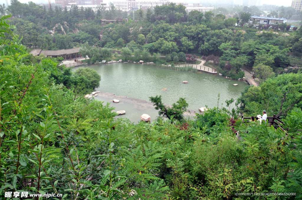 徐州金龙湖旁景区