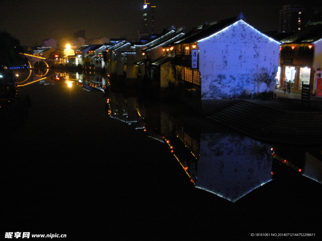 古运河民居夜景