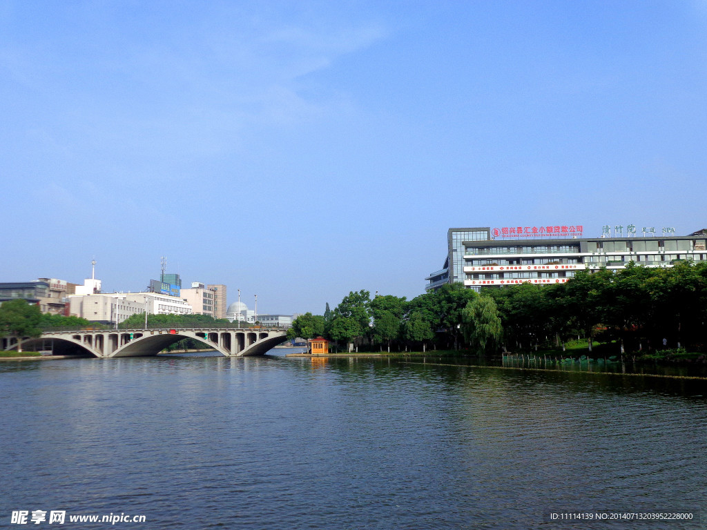 湖畔风景