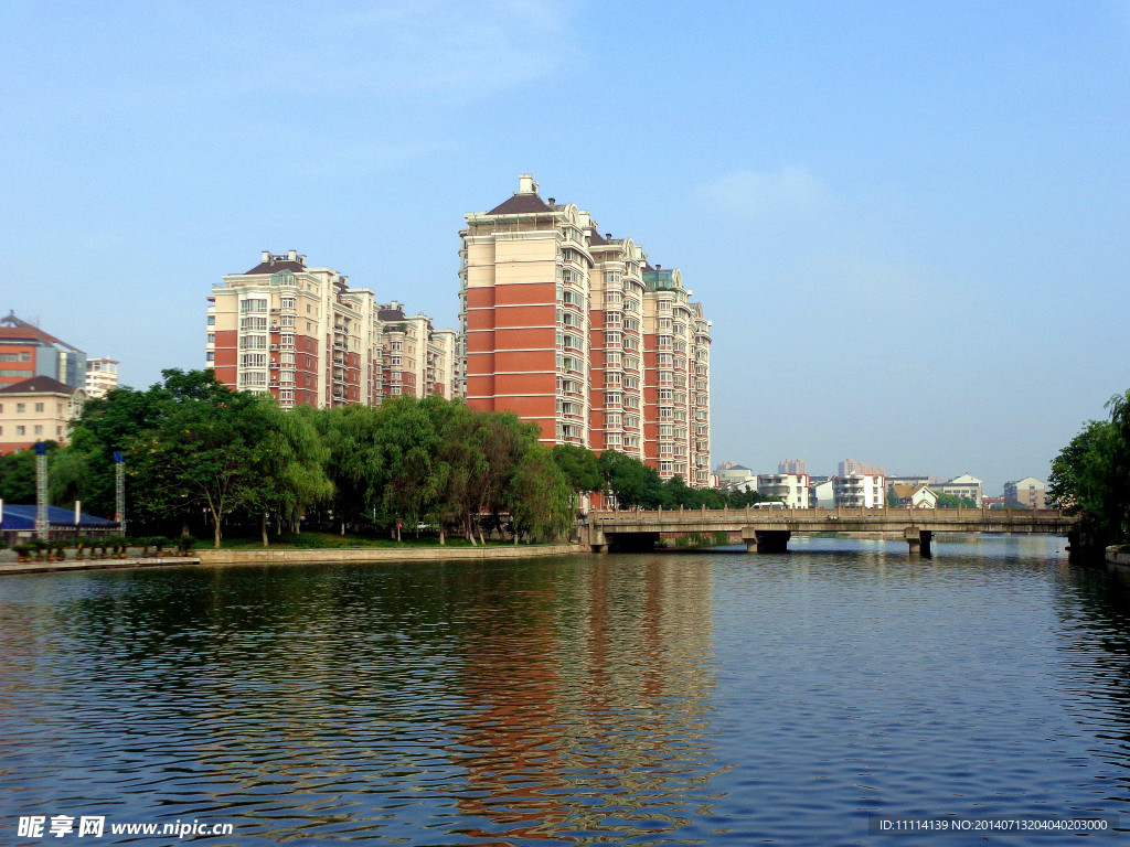 湖畔风景