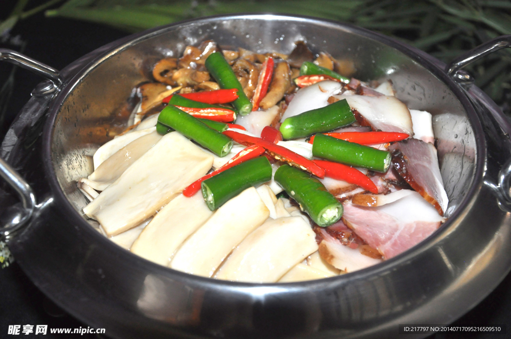 干锅腊肉牛肝菌